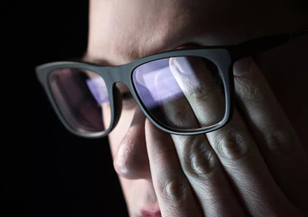 守护劳动者的眼睛，威尔光电抗蓝光光学胶产品热销